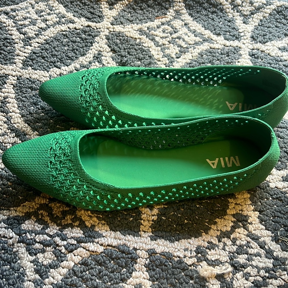 Mia flats size 8.5 green